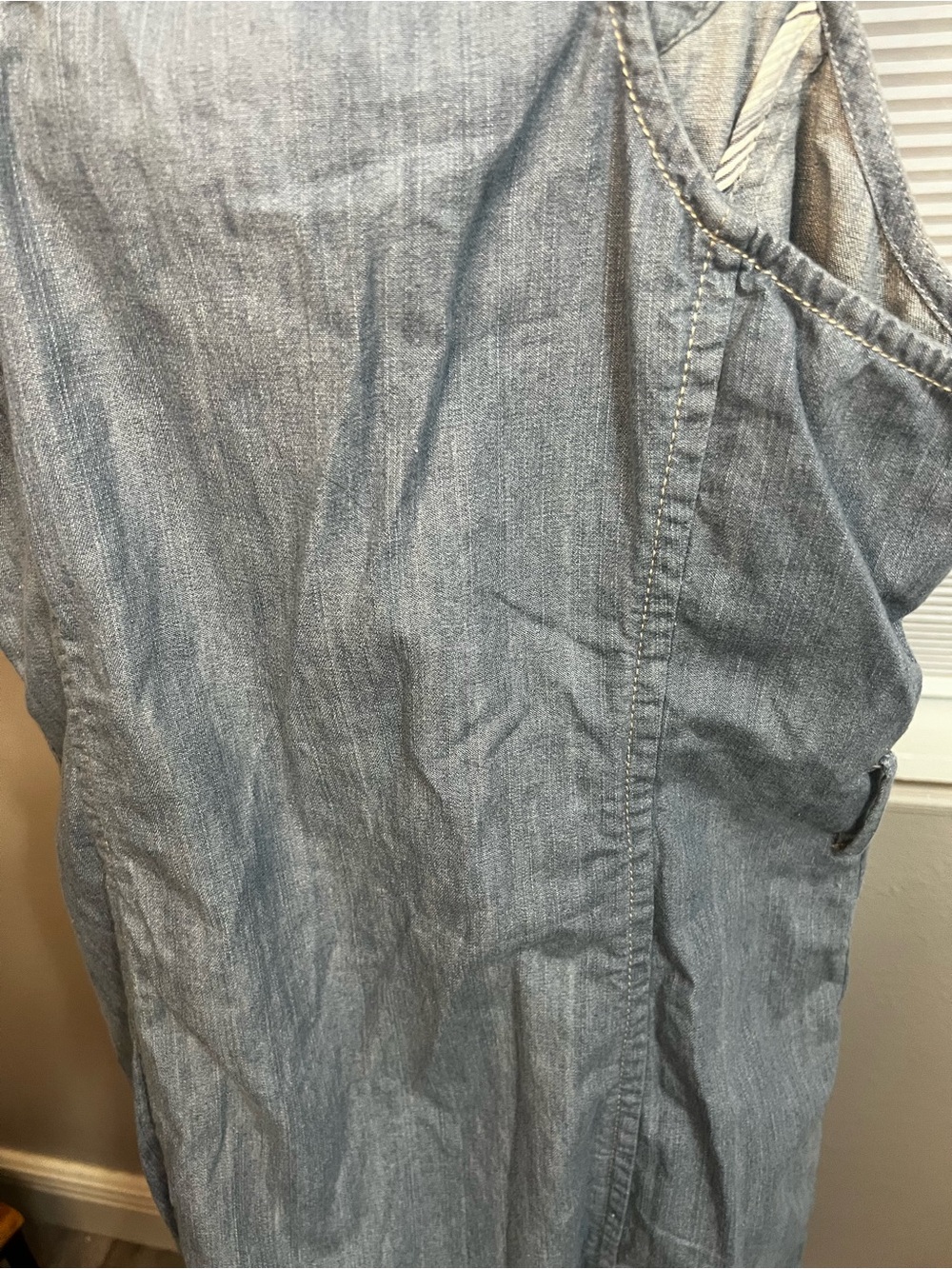 Heartloom Jean Mini Dress 90s Short
Large Button Razorback scallop - Picture 10 of 16